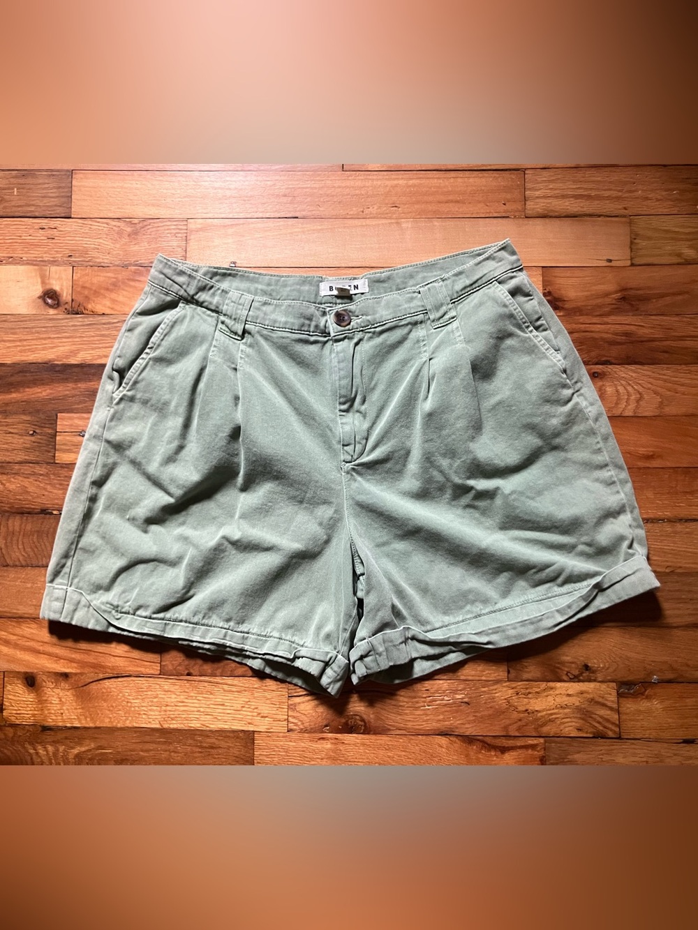 Boden Sage Green High-Rise Pleated Women's Shorts